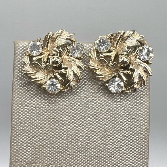 Vintage Lisner Gold Tone Rhinestone Floral Clip-On Earrings - Picture 2 of 4